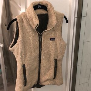 Patagonia furry vest size S reversible